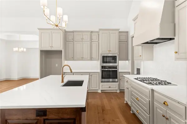 1628 Hanover LN, Raymore, MO 64083