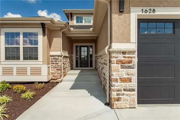 1628 Hanover LN, Raymore, MO 64083