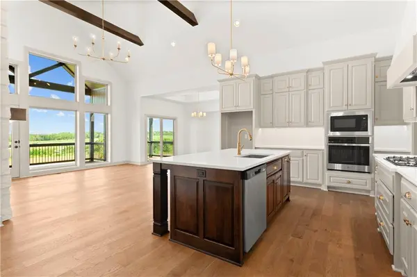 1628 Hanover LN, Raymore, MO 64083