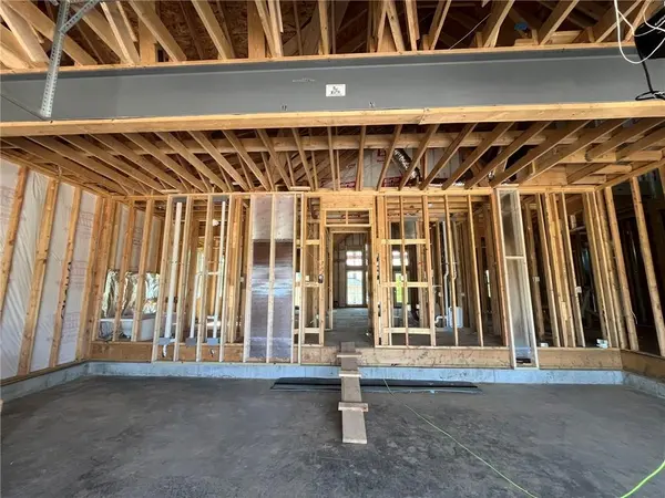 500 Bentwater DR, Raymore, MO 64083