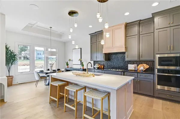 22085 W 93rd TER, Lenexa, KS 66220