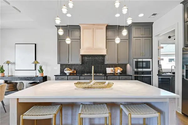 22085 W 93rd TER, Lenexa, KS 66220