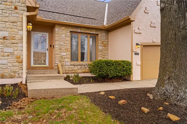 5826 Oakview ST, Shawnee, KS 66216