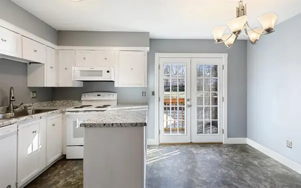 10021 W 52nd ST, Merriam, KS 66203