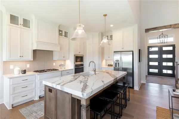 18601 Ironwood ST, Overland Park, KS 66085