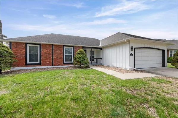 9912 Knox DR, Overland Park, KS 66212