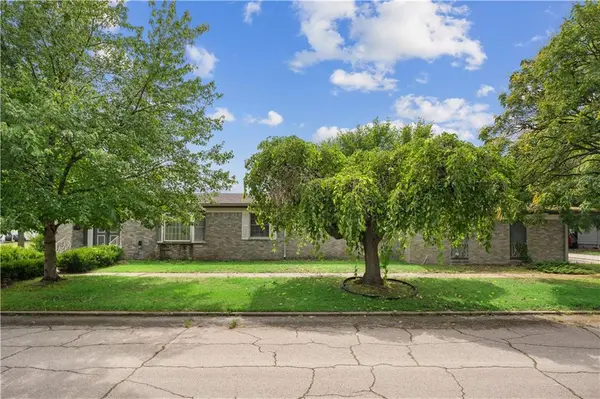 1302 W 4th ST, Coffeyville, KS 67337