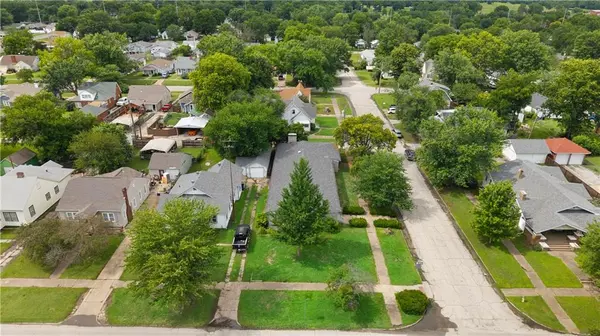 1302 W 4th ST, Coffeyville, KS 67337