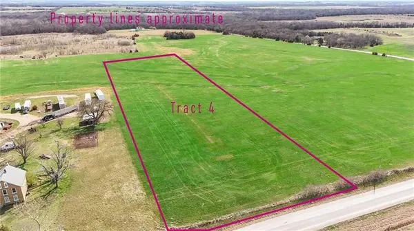 18 E 1400 RD, Baldwin City, KS 66006