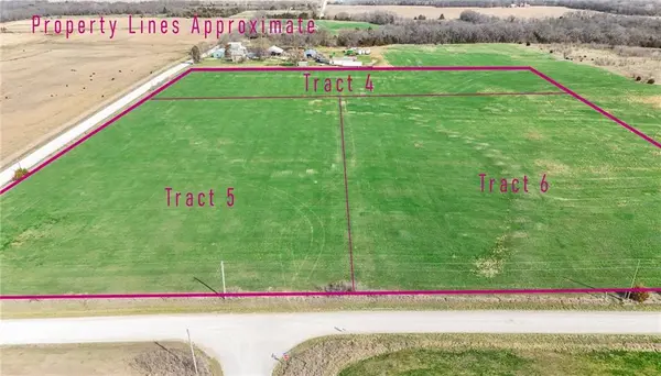 16 E 1400 RD, Baldwin City, KS 66006