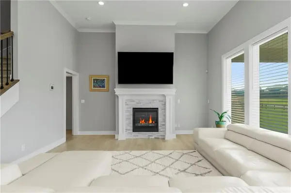 6709 NW 105th ST, Kansas City, MO 64154