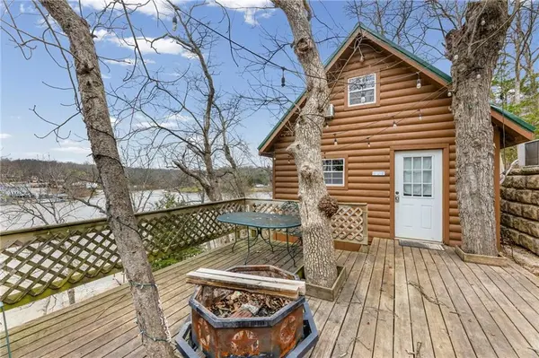 61 N Lakeview RD, Mapleton, KS 66754
