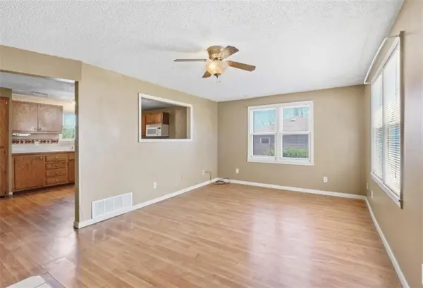 206 Alberta ST, Mclouth, KS 66054