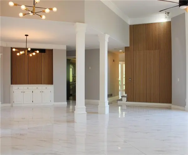 601 SW Forestpark LN, Lee's Summit, MO 64081