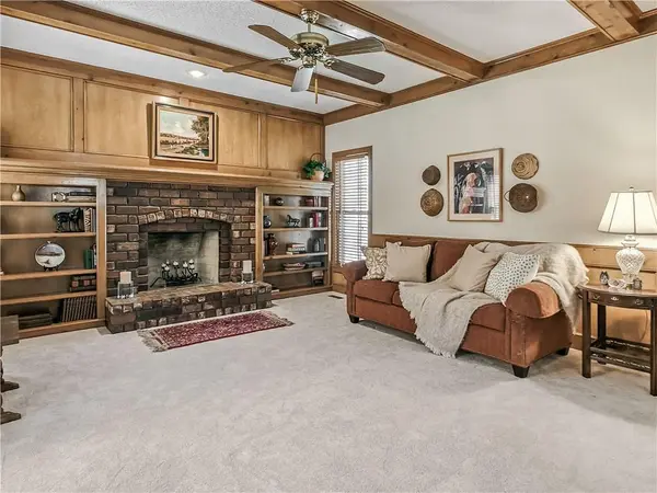 10560 Noland RD, Overland Park, KS 66215