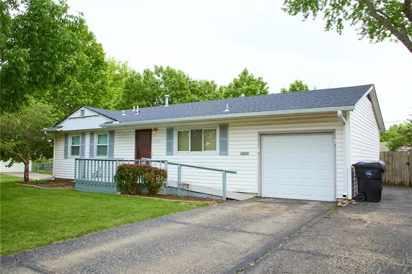 3101 SW 30th ST, Topeka, KS 66614