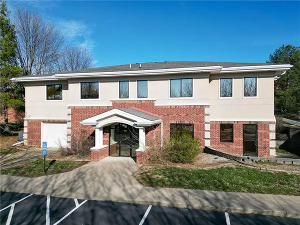 960 NW 15th ST, Blue Springs, MO 64015