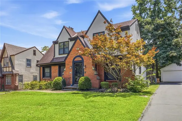 1207 W Gregory BLVD, Kansas City, MO 64114