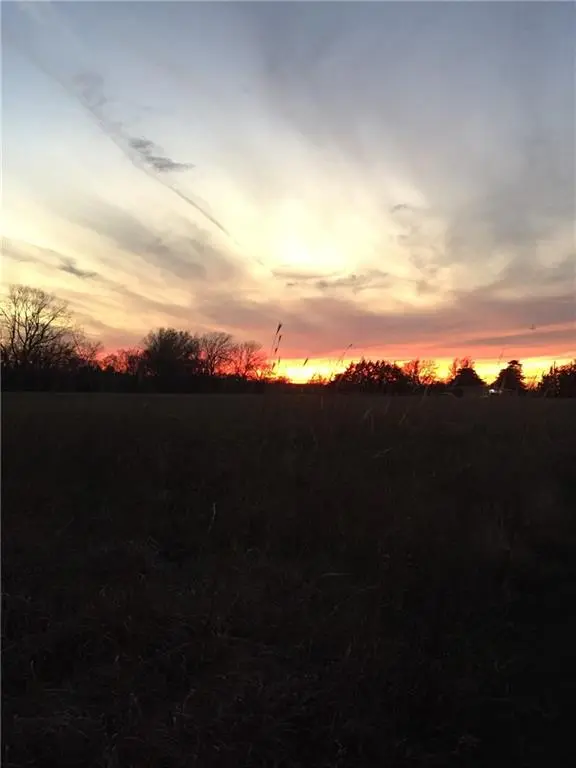 22 Fox Run DR, Mound City, KS 66056