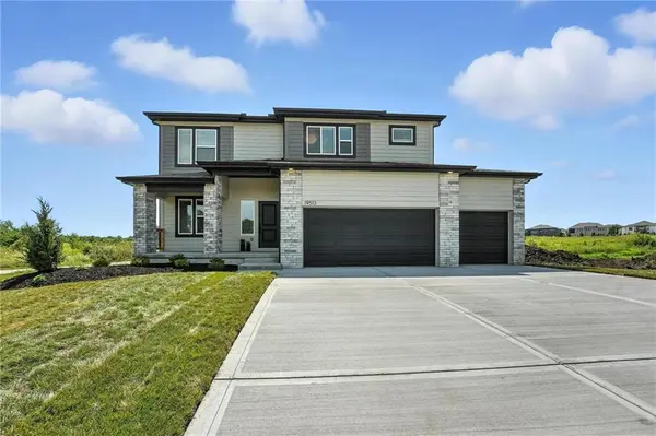 19615 W 195th PL, Spring Hill, KS 66083