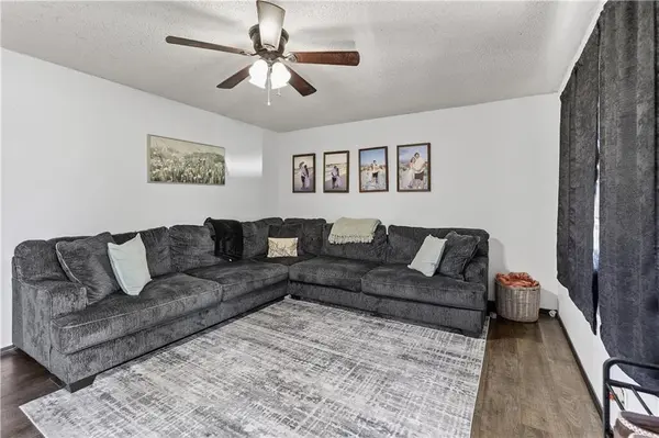 521 Sunset CIR, Columbus, KS 66725