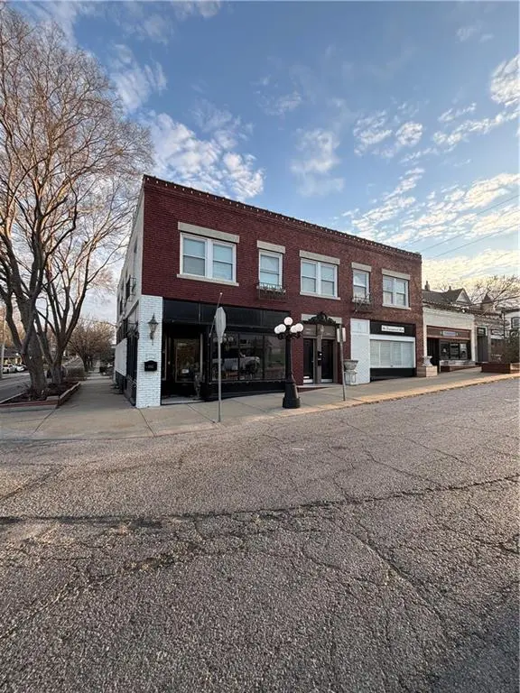 1806 W 45th ST, Kansas City, MO 64111