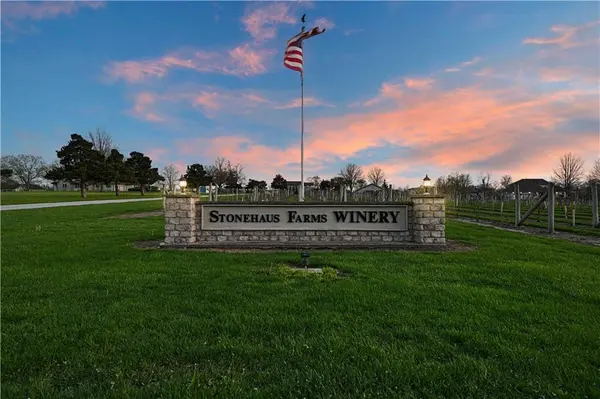 24607 NE Colbern RD, Lee's Summit, MO 64086