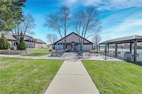 24607 NE Colbern RD, Lee's Summit, MO 64086