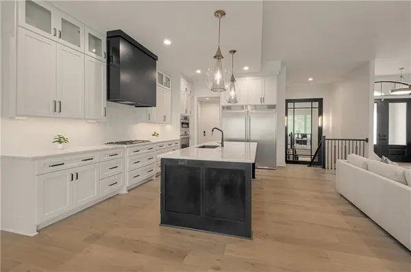 10313 W 151 PL, Overland Park, KS 66221