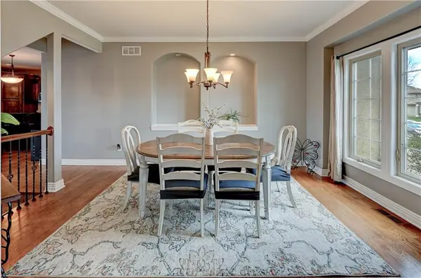 500 NE Woodpark LN, Lee's Summit, MO 64086