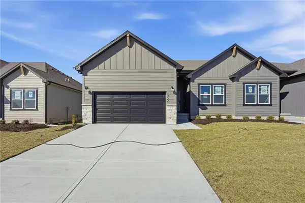 1223 SE Windbreak DR, Lee's Summit, MO 64081
