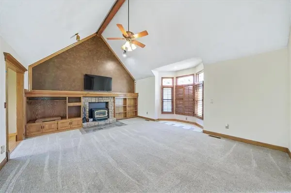 15410 Robinson ST, Overland Park, KS 66223