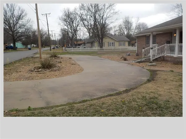 603 Cheyenne ST, Coffeyville, KS 67337