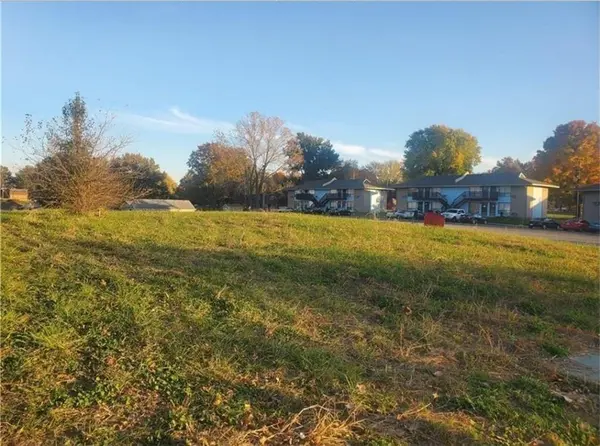 S Swope DR, Independence, MO 64057
