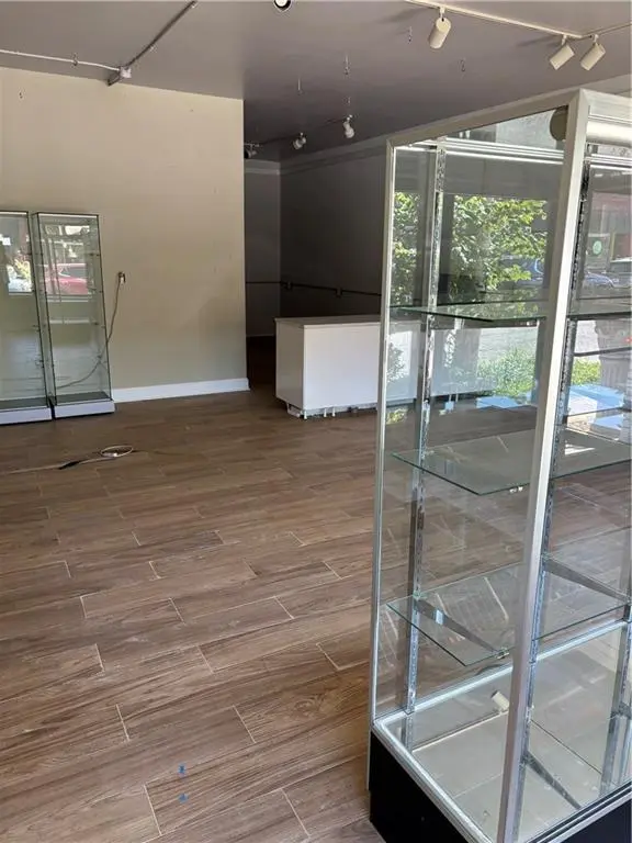 1710 W 45th ST, Kansas City, MO 64111