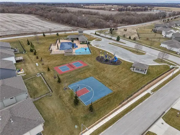 20827 W 188th TER, Spring Hill, KS 66083