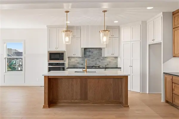 16701 Parkhill ST, Overland Park, KS 66221