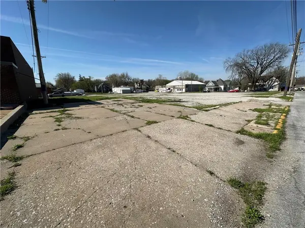 211 W Franklin ST, Richmond, MO 64085