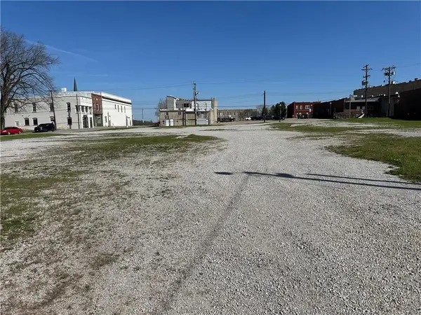 211 W Franklin ST, Richmond, MO 64085