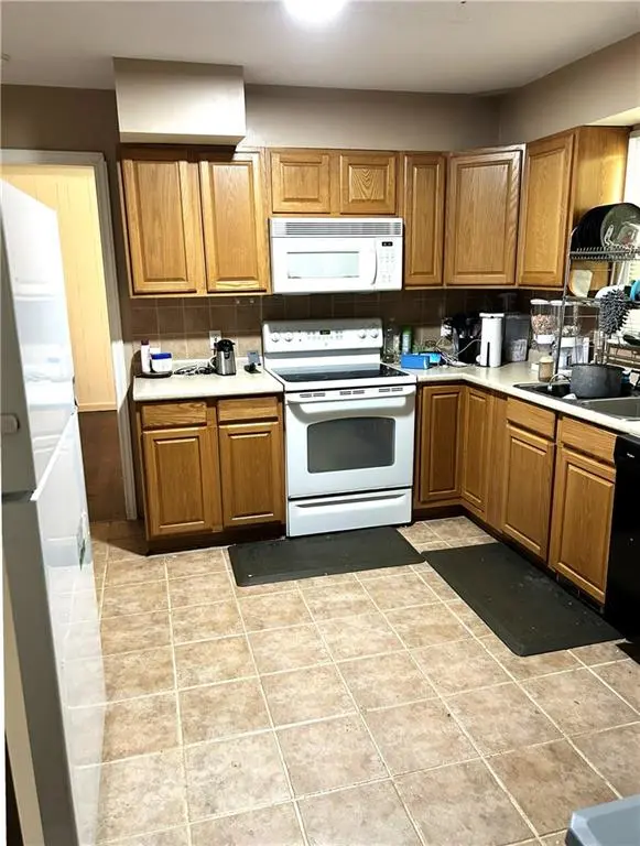 909 NW Range ST, Blue Springs, MO 64015