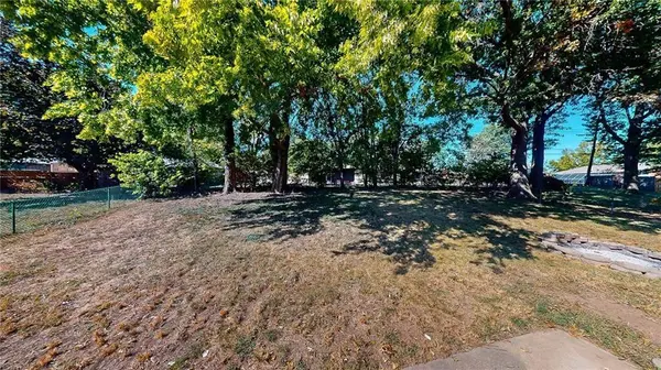 909 NW Range ST, Blue Springs, MO 64015