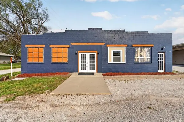 405 N Virginia AVE, Adrian, MO 64720