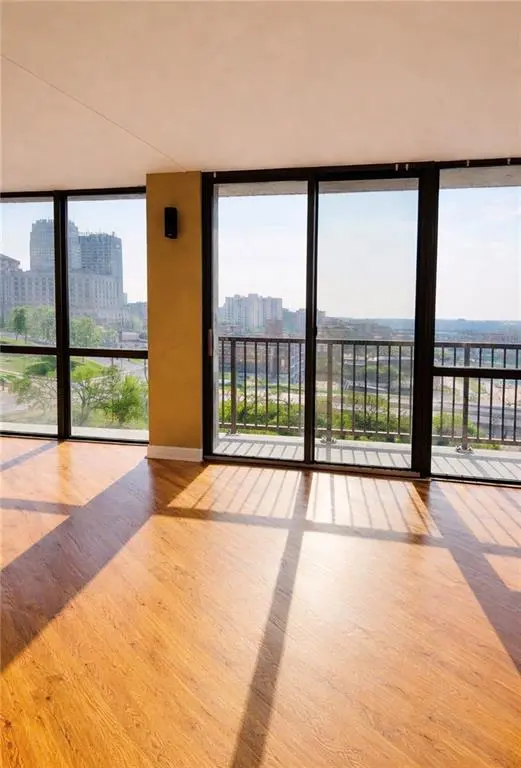 600 Admiral BLVD #907, Kansas City, MO 64106