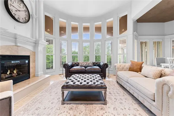 6930 NW WHITE PINE CIR, Parkville, MO 64152