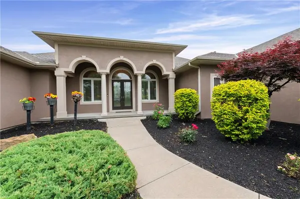 6930 NW WHITE PINE CIR, Parkville, MO 64152