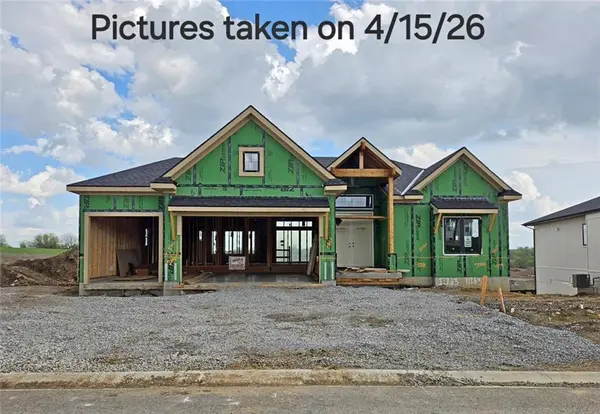 11263 S Sunray DR, Olathe, KS 66061