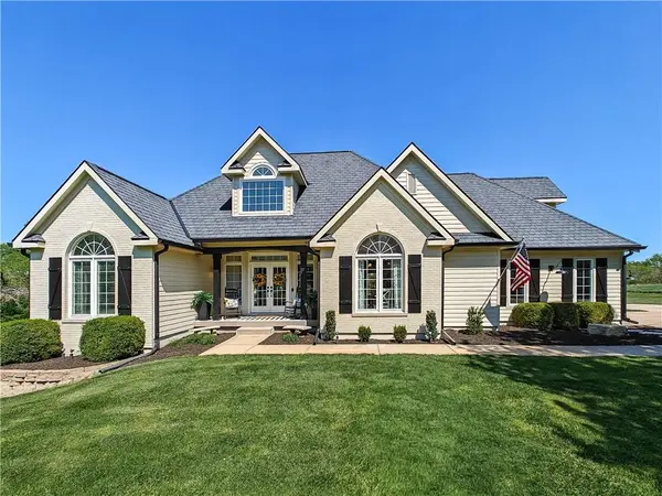 31600 W 115TH ST, Olathe, KS 66061