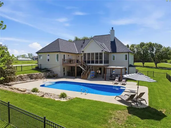 31600 W 115TH ST, Olathe, KS 66061