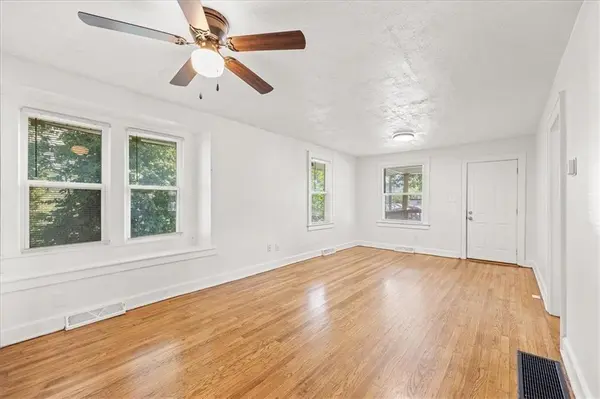 1116 S Woodland AVE, Independence, MO 64050