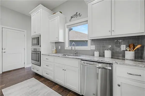 23834 W 126 TER, Olathe, KS 66061